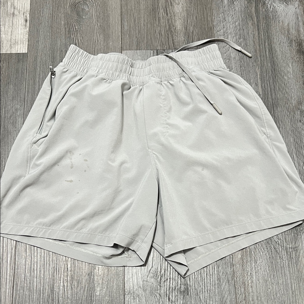 Lululemon woman’s shorts / grey/ size Small